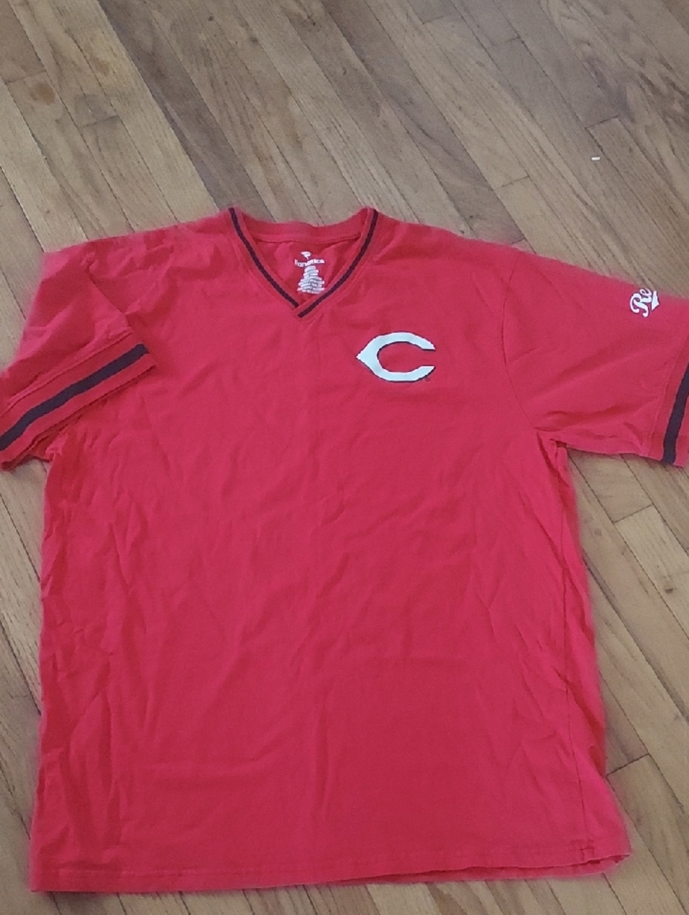 Cincinnati Reds Fanatics Brand,  V-Neck Short Sleeve T-Shirt